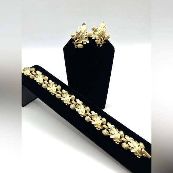 Vintage Crown Trifari Acorn and Oak Leaf Bracelet Earrings Set Alfred Philippe - Picture 5 of 14